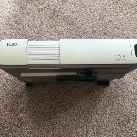 Portable Audio-Video Projector by PLUS - Picture 10 of 14